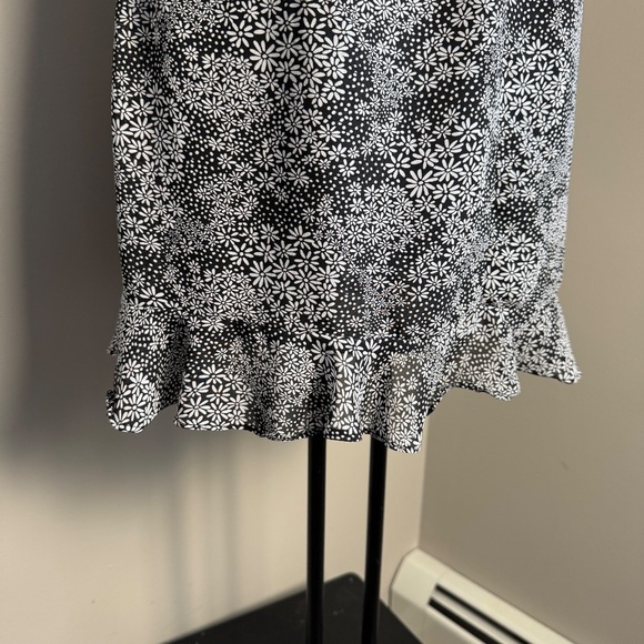 Floral Print Dress Black and White Sleeveless Smocked Black Gray Casual Sundress - Picture 8 of 16